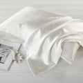 Looth mulberry silk pillowcase in White
